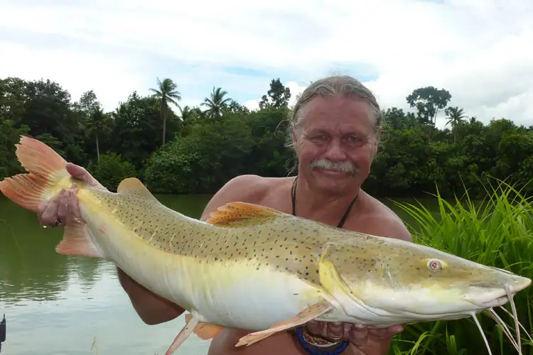 go-fishing-with-john-wilson-thailand-08-07-2016-7