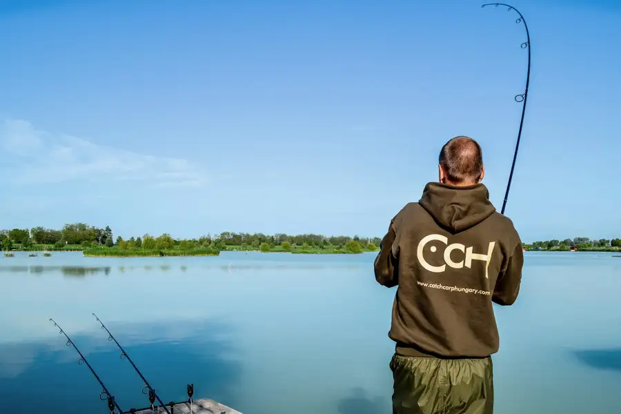 carp-fishing-hunagry-island-lake-g-9