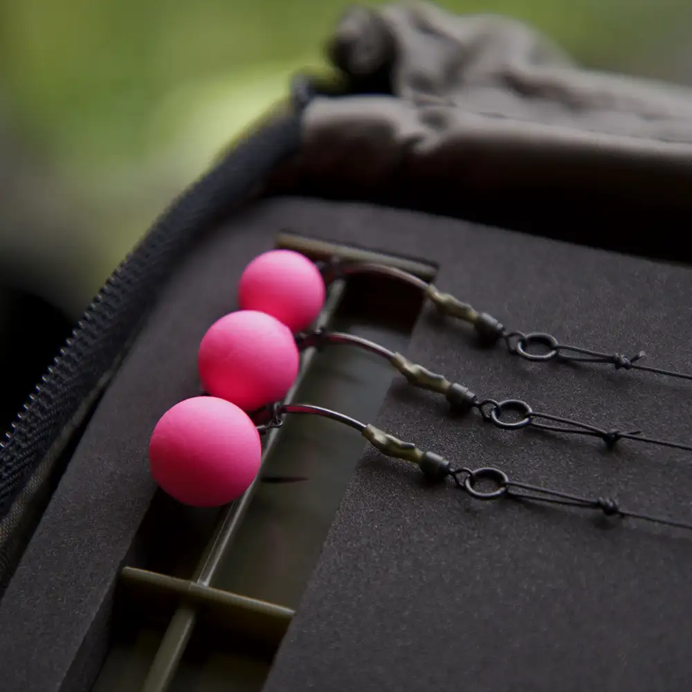 ESP Artificial Buoyant Boilies White/Pink lifestyle