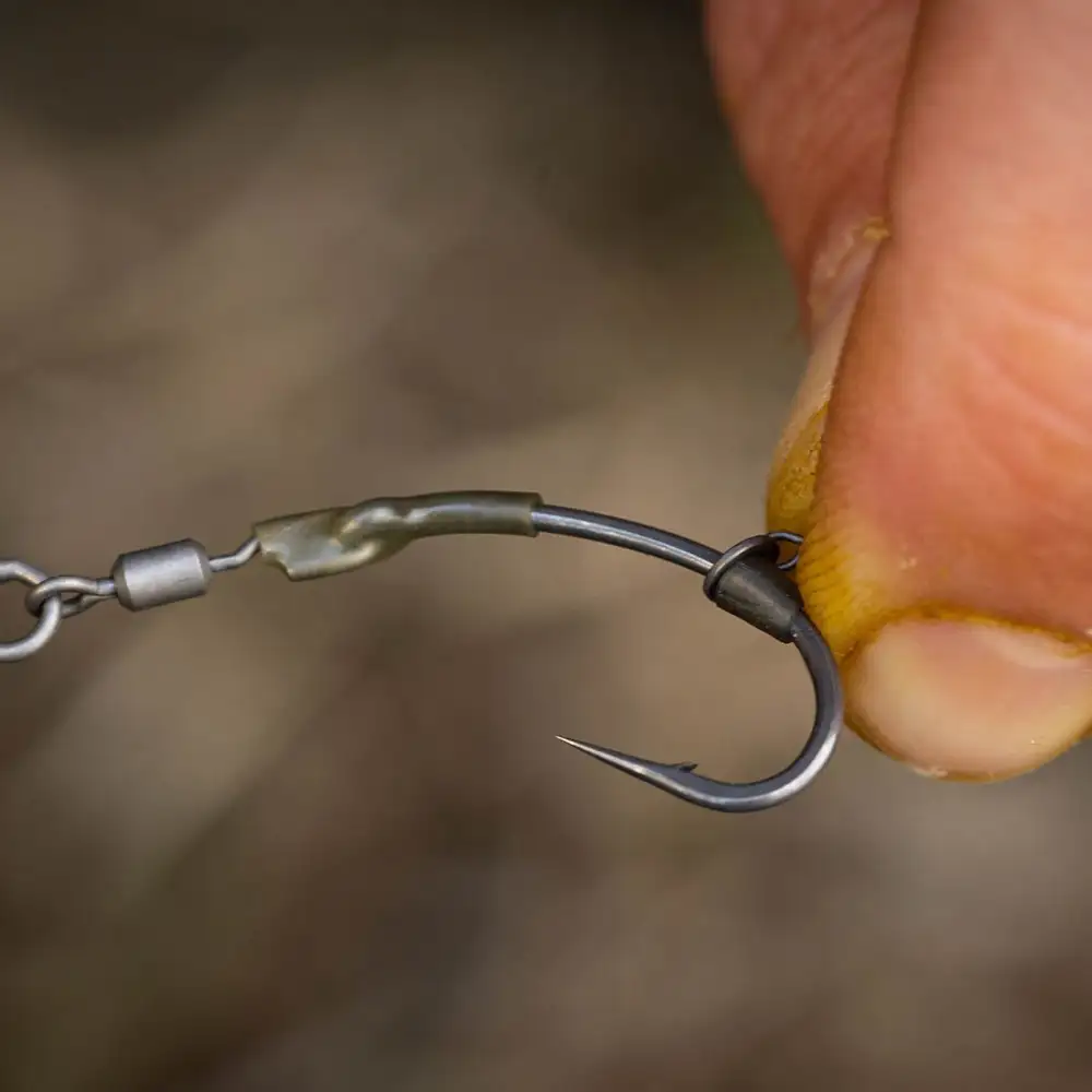 Korda High Grip Medium Fishing Hook Beads In Use 2