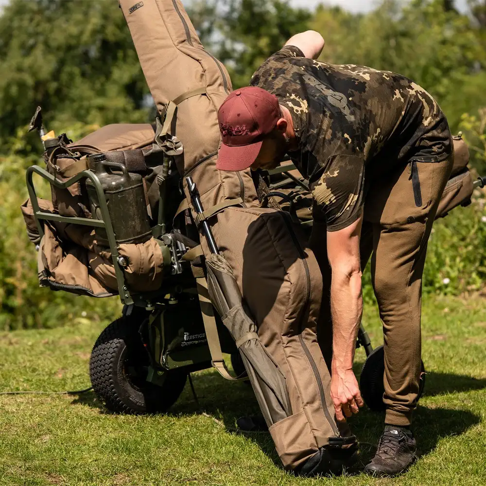 Korda Compac Fishing Holdall 12ft 5 Rod In Use 3