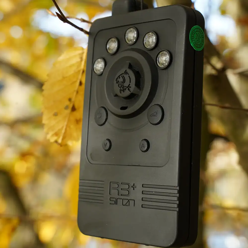 Nash Siren R3+ 3-Rod Fishing Bite Alarm Presentation Set In Use 8